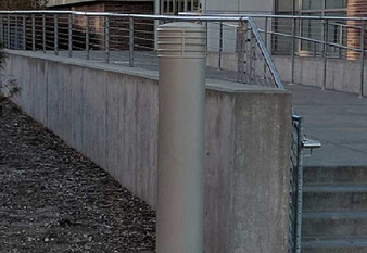 Oberon Bollard